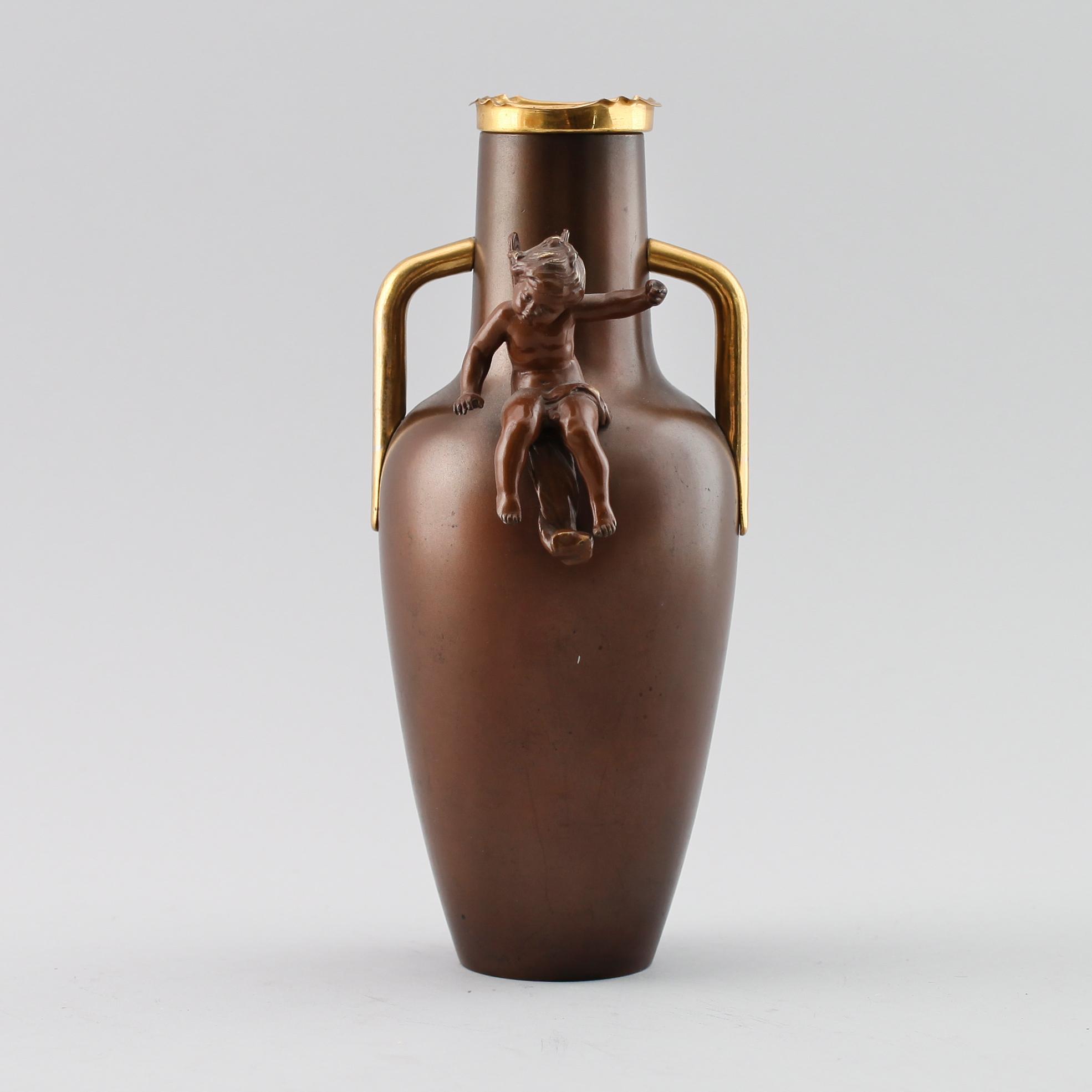 VAS, brons och mässing, 1900-talets första hälft.