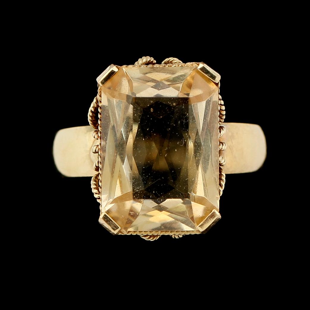 RING, 18K guld och citrin. Total vikt ca 4 g.