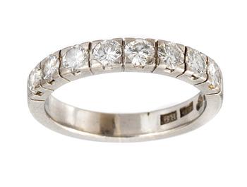 1174. ALLIANSRING, med 8 briljantslipade diamanter, tot. 1.06 ct.