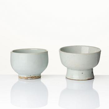 Two Korean bowls and a dish, Joseon dynasty (1392–1897).