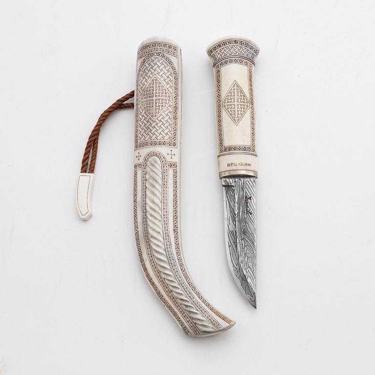 A reindeer horn knife by Bertil Fällman, signed.