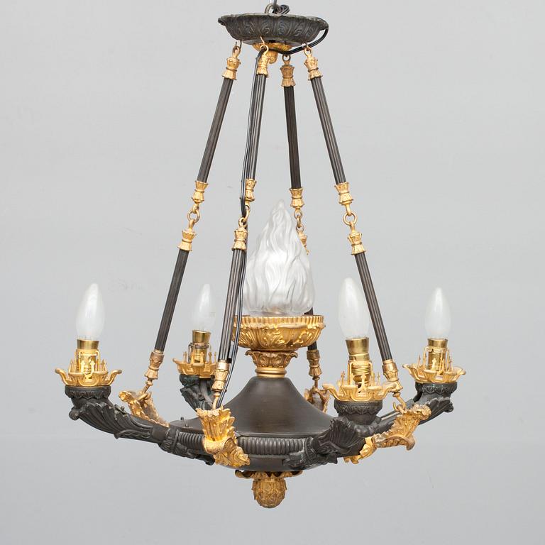 TAKAMPEL, empirstil, 1800-talets senare hälft. Höjd 65 cm.