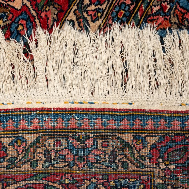 A carpet, semi-antique, Chaharmahal/Bakhtiari Province, ca 475 x 333 cm.