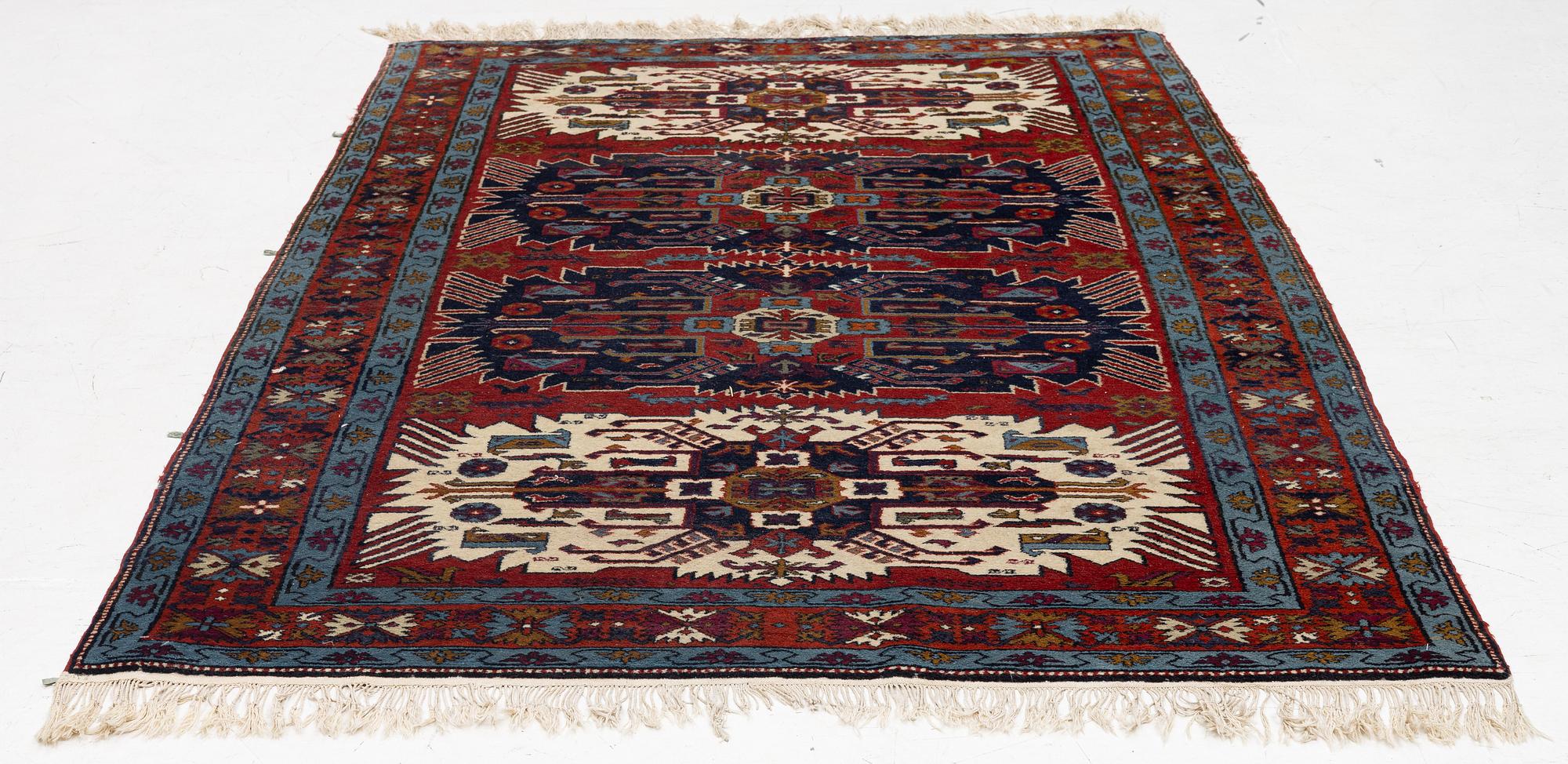 Carpet, northwest Persian, approx. 230 x 150 cm.