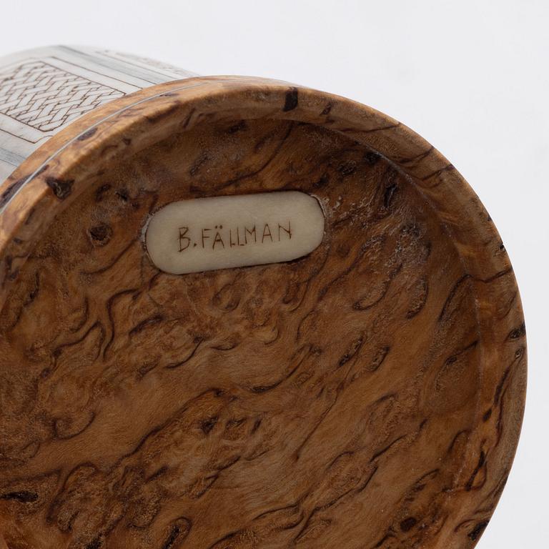 A birch and reindeer horn box with lid by Bertil Fällman, signed.