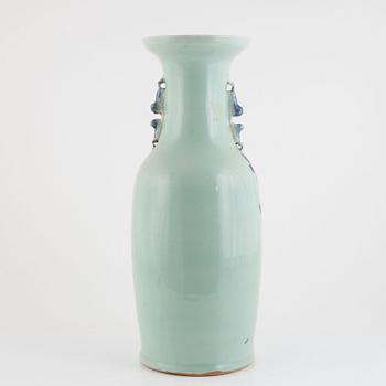 A porcelain floor vase, China, 19th century.