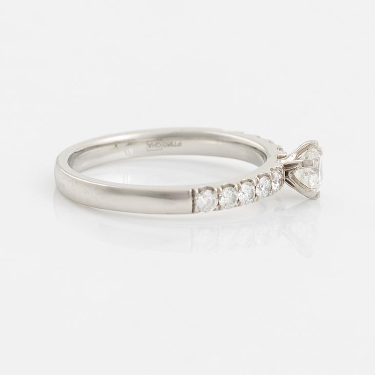 Ring in platinum with round brilliant-cut diamonds, "Story of Love" by Guldfynd.