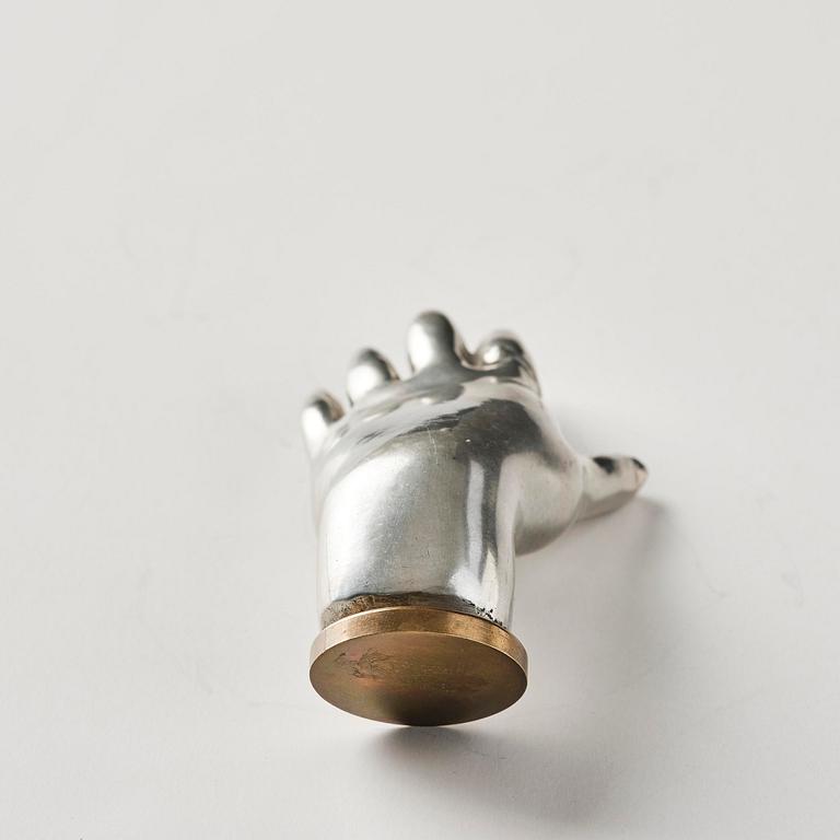 Estrid Ericson, skulptur/ brevpress,  en hand, tenn och mässing, Firma Svenskt Tenn, Stockholm 1900-talets mitt.