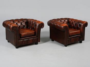 FÅTÖLJER, ett par, Chesterfieldmodell, 1900-talets fjärde kvartal.