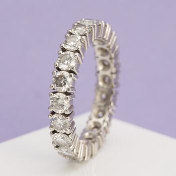 A ca 2.70 ct brilliant-cut diamond ring.