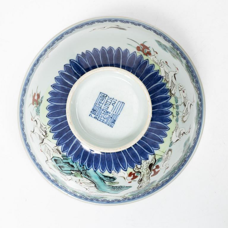 An enamelled 'cranes' bowl, Qing dynasty, with Qianlong seal mark.