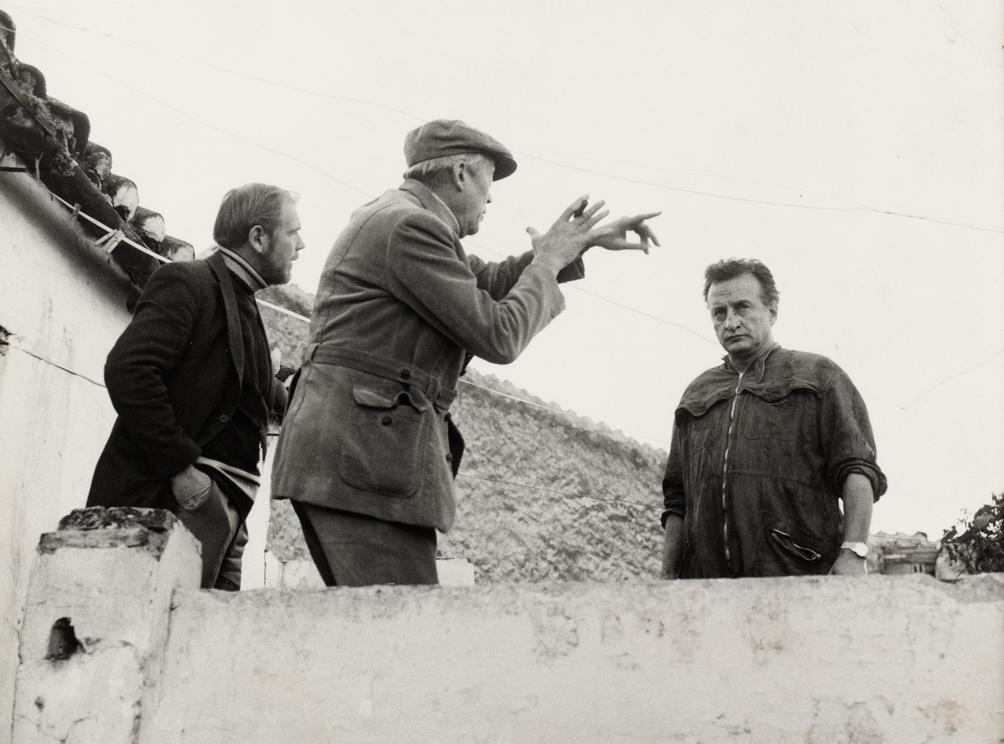 FOTOGRAFIER, 2 st, samramade. Föreställande Sven Nykvist och John Huston, 1971.