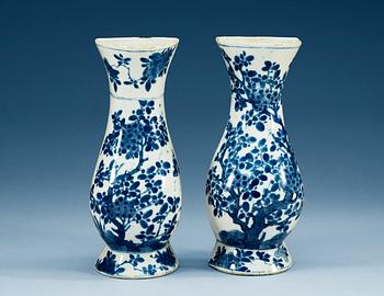 A set of two blue and white wall-vases, Qing dynasty, Kangxi (1662-1722).