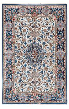 299. A fine signed 'Davari' Isfahan rug, c. 233 x 148 cm.