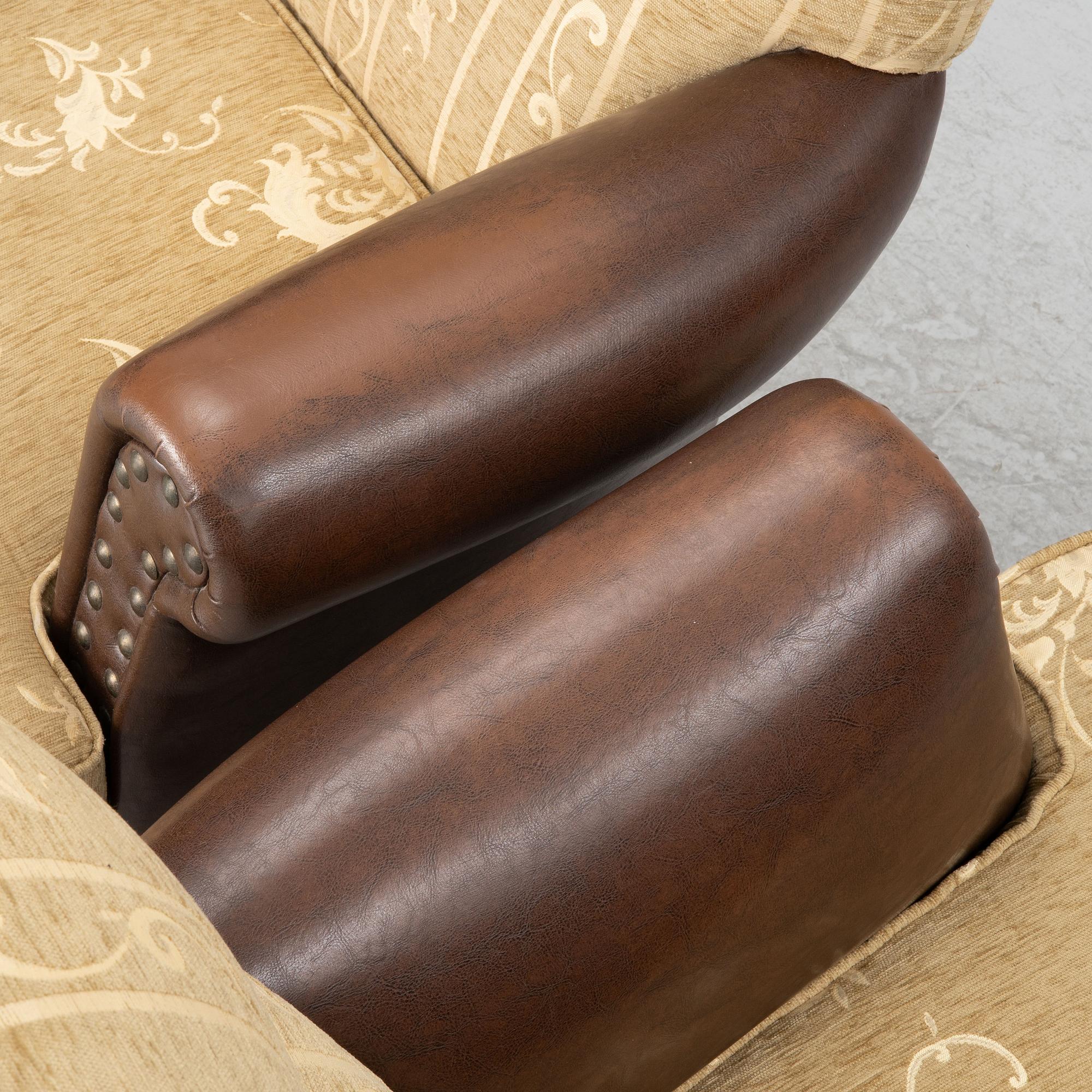A pair of louge chairs, Istikbal, 21st century.