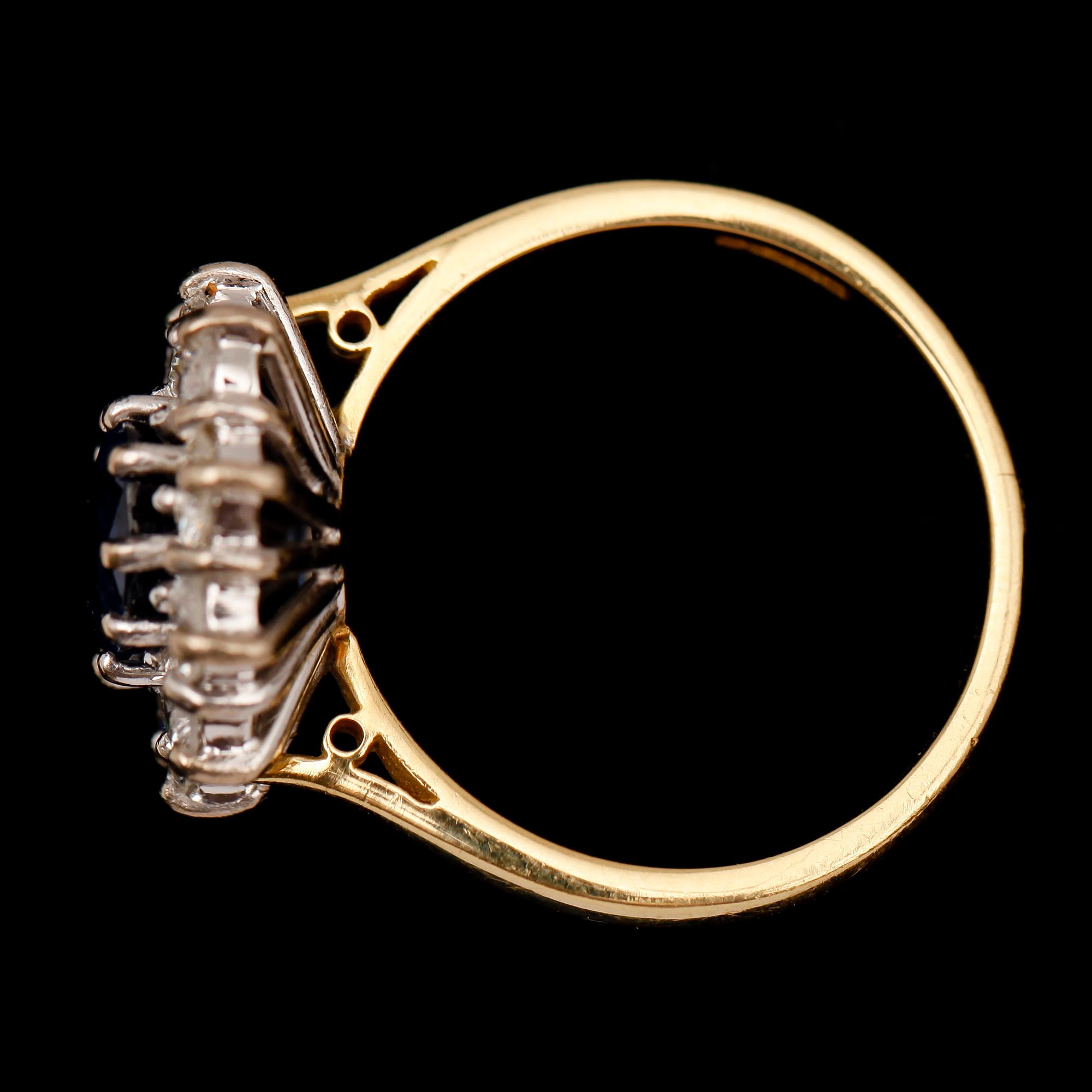 RING, 18 k guld, carmosé, med safir och briljanter.