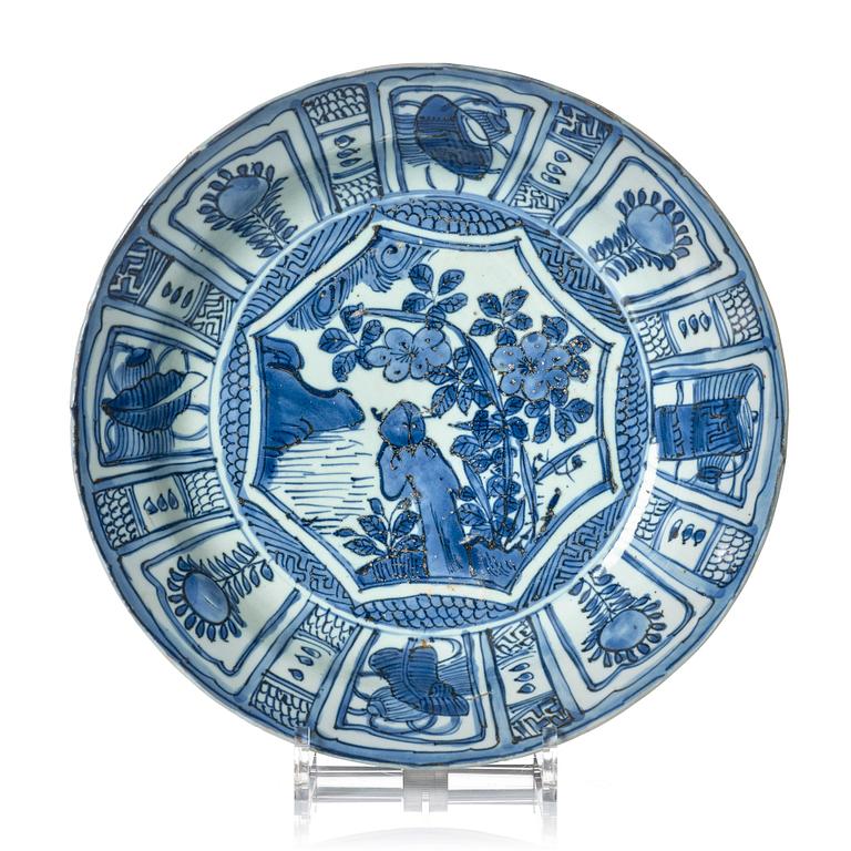 A blue and white kraak dish, Ming dynasty, Wanli (1572-1620).