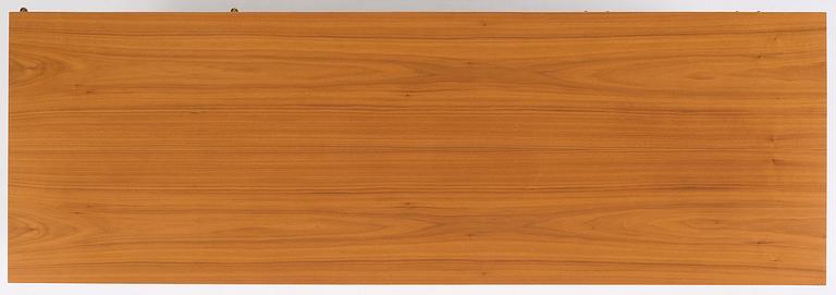 Josef Frank, sideboard, modell 2137, Firma Svenskt Tenn, samtida produktion.