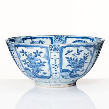 A massive blue and white kraak punch bowl, Ming dynasty, Wanli (1572-1622).