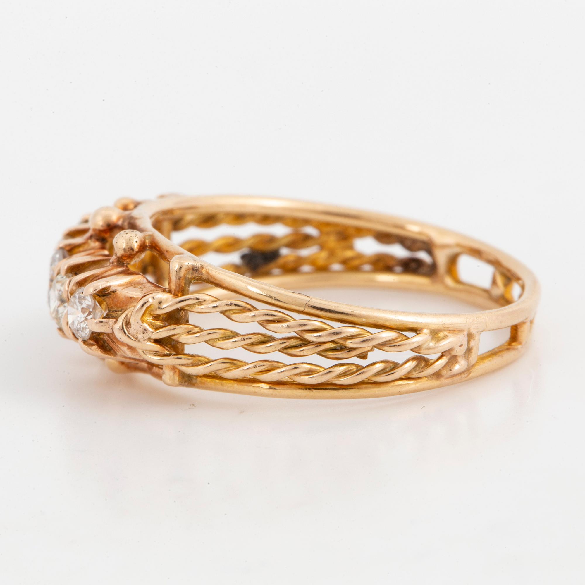 Brilliant-cut diamond ring.