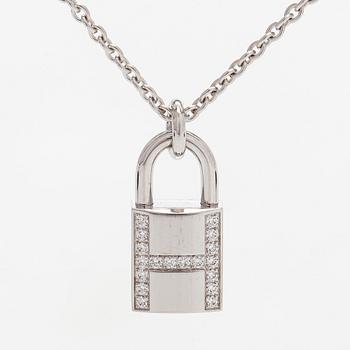 Hermès, an 18K white gold "Kelly Cadenas" necklace with brilliant-cut diamonds.