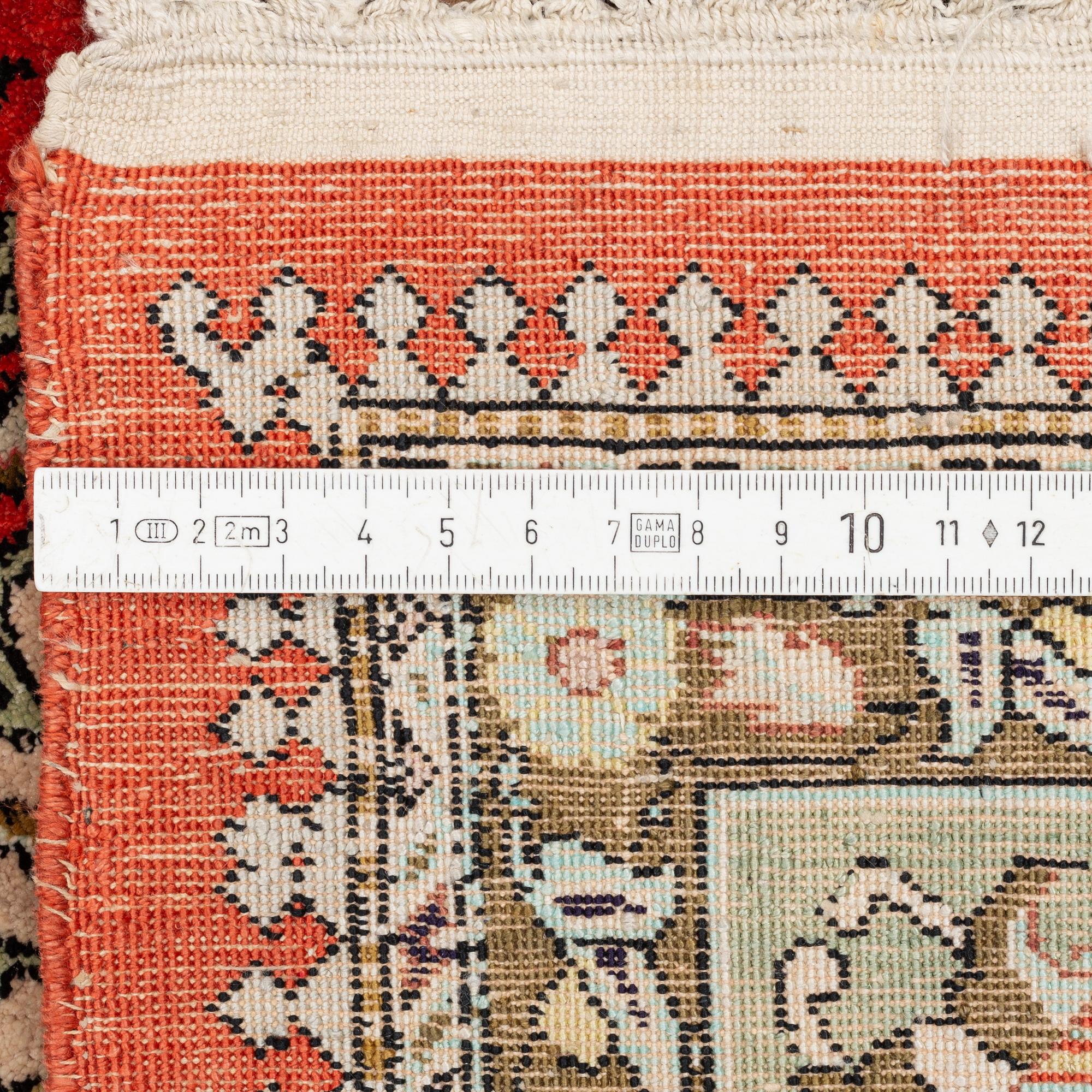 Matta, silke Ghom, ca 205 x 135 cm.