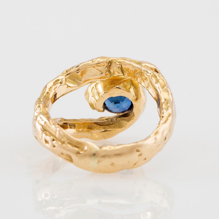 Nadia Shelbaya, Ring "L´oeil D´horus" 18K gold with a faceted sapphire.