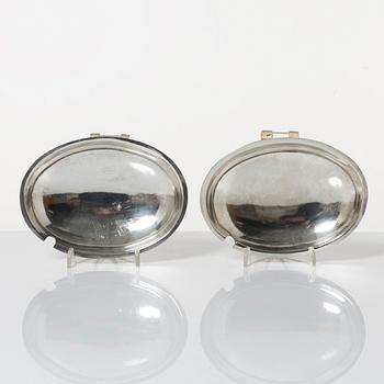 Bowls with lids, a pair, silver plate, Elkington, 20th century.