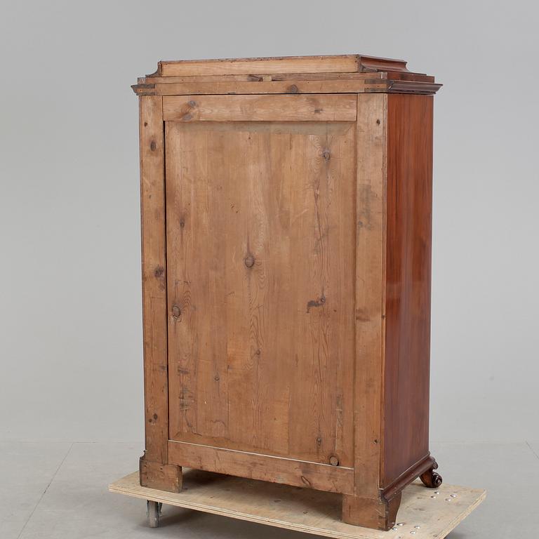 CHIFFONJÉ, omkring 1800-talets mitt.