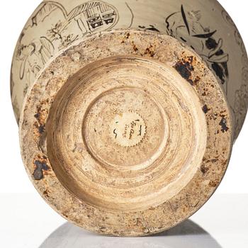 A large chizhou painted jar, Ming dynasty (1368-1644).