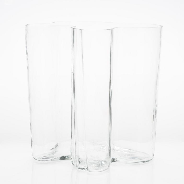 Alvar Aalto,  maljakko, malli 3031, signeerattu Alvar Aalto 28/1985.