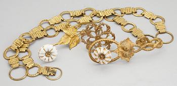 GARDINOMTAG, 5 delar, förgylld metall och porslin, 1900-talets början.