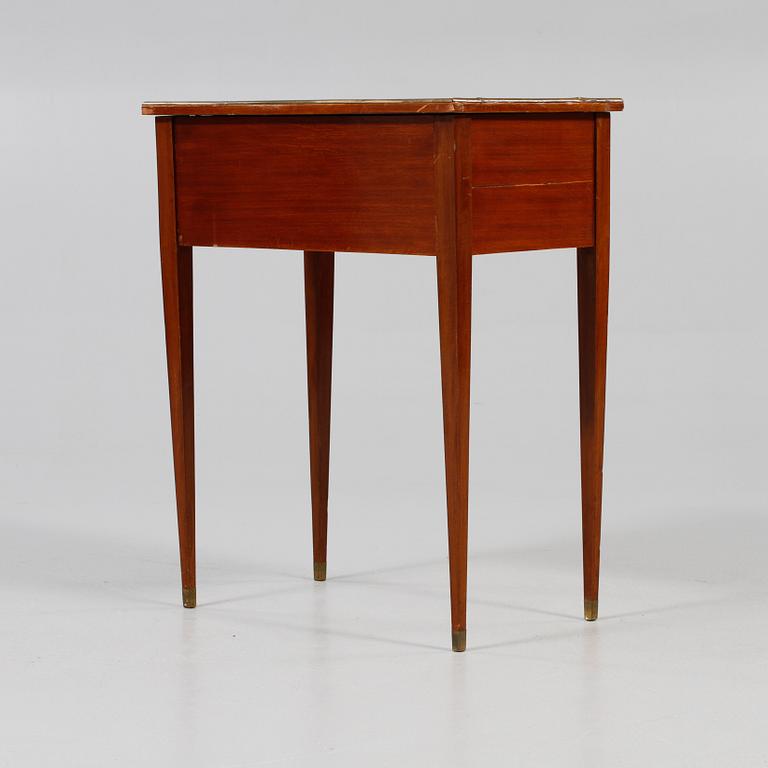 SIDOBORD, gustaviansk stil, kring sekelskiftet 1900.