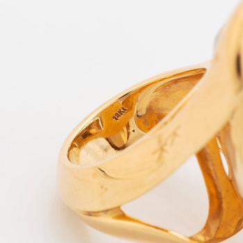 Tina Karlsson ring 18K guld med en oval fasettslipad citrin.