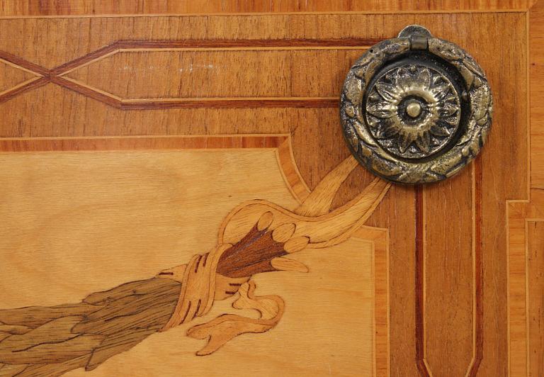 BYRÅ, gustaviansk stil, omkring 1900-talets mitt.