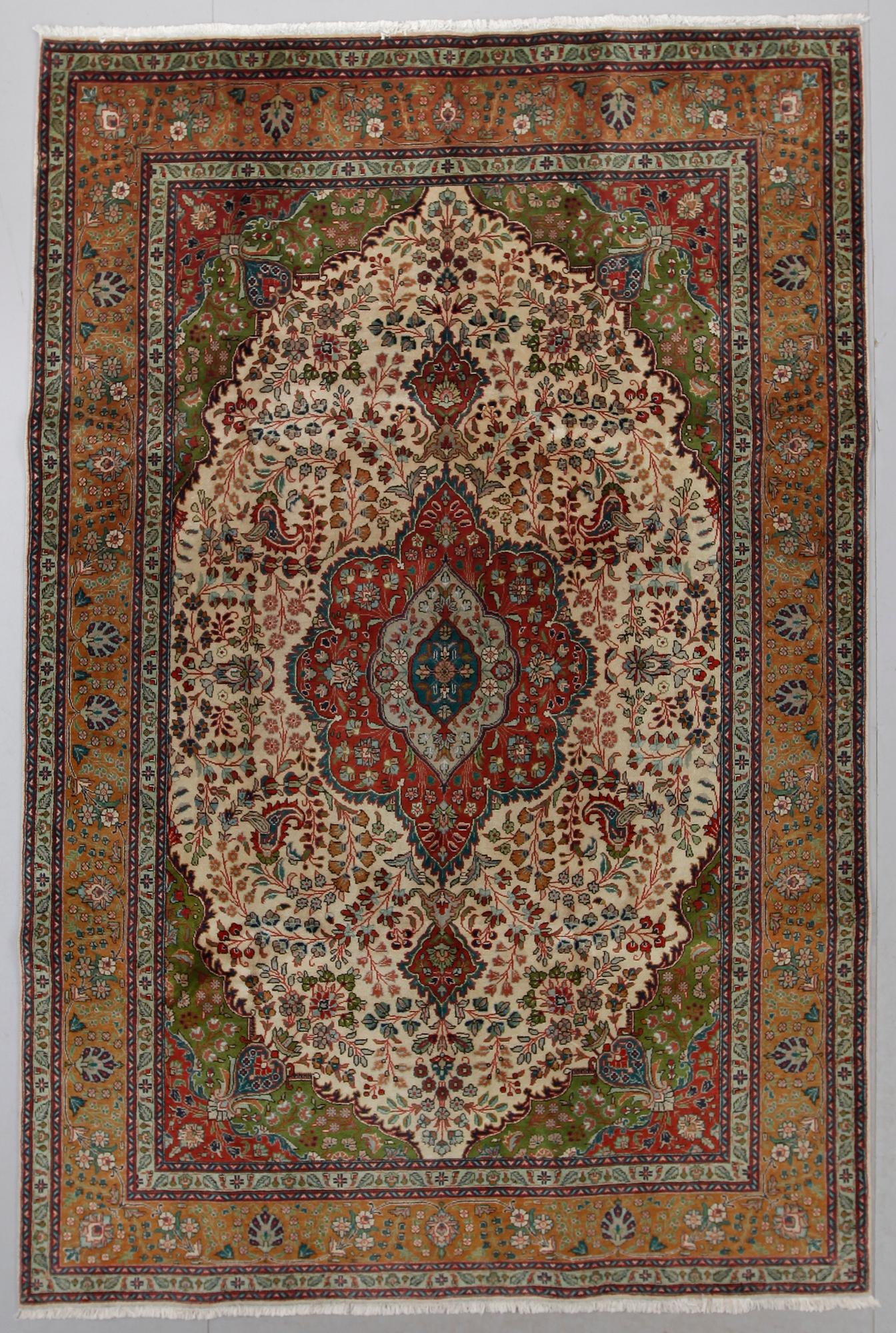 MATTA, Täbriz, ca 310 x 202 cm.