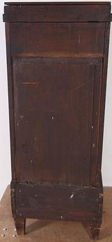 KOLONNSKÅP, Karl Johan, 1800-talets första hälft.