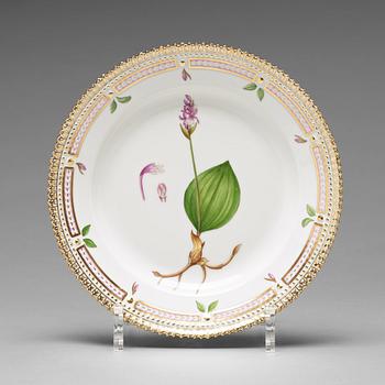 376. A set of 12 Royal Copenhagen "Flora Danica" dishes, Denmark, 20th Century.