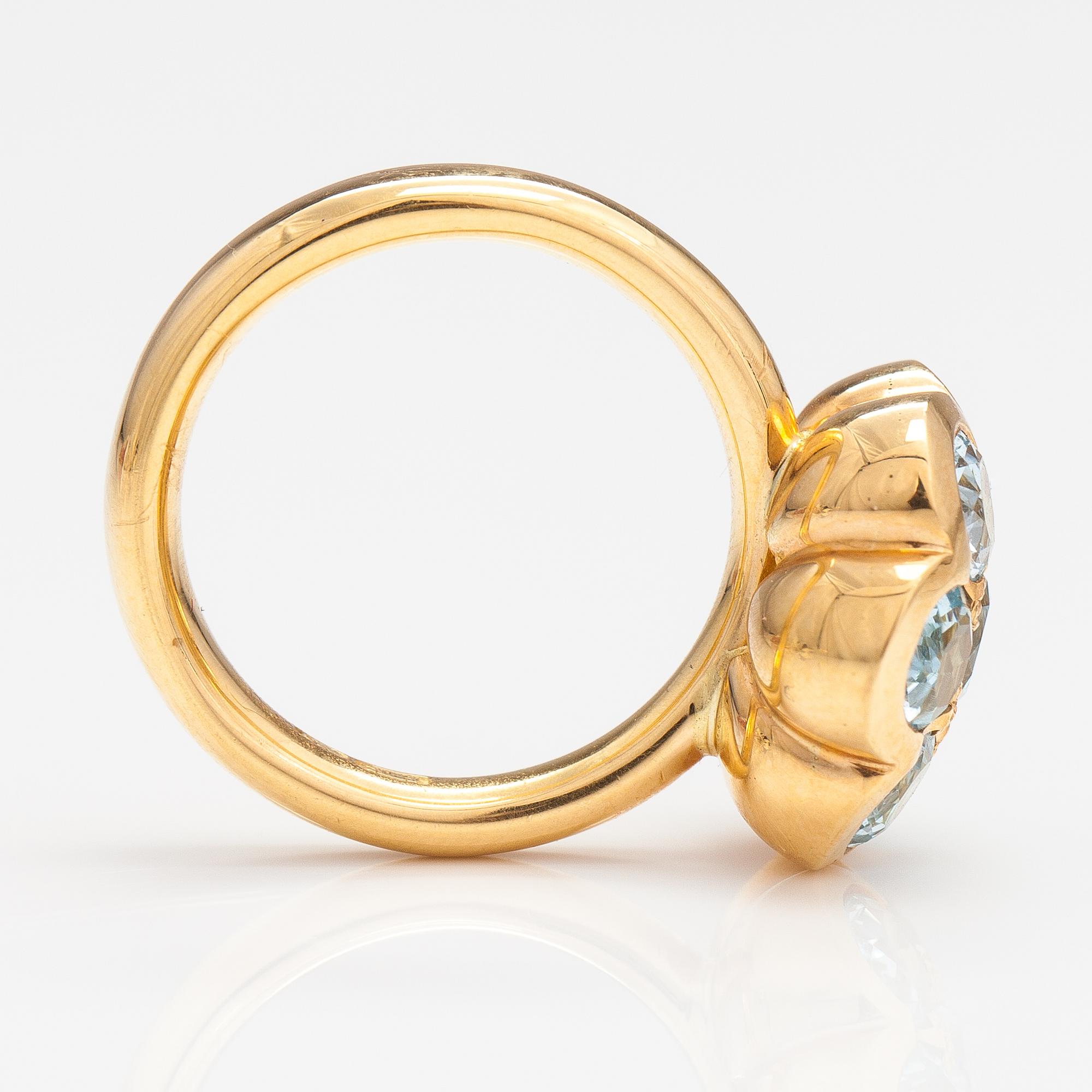 RING "Pepparkaka", 18K guld, topaser. Ofelia Jewelry, Helsingfors.