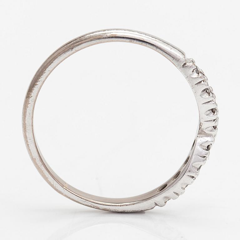 An 18K whitegold ring with diamonds approx 0.045 ct in total.