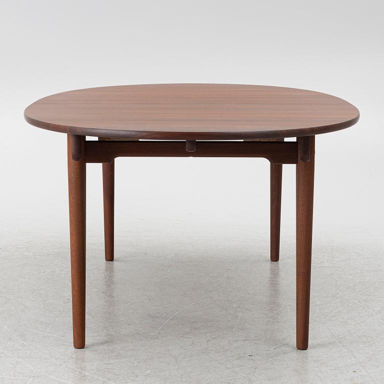 Hans J. Wegner, matbord, modell CH338, Carl Hansen, Danmark, omkring 2020.