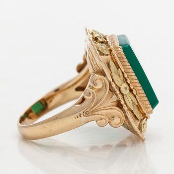 Ring, 18K guld och kalcedon, Georg Buchert Oy, Helsingfors 1948.
