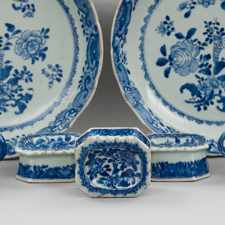 A blue and white dinner service, Qing dynasty, Qianlong (1736-95). (62 pieces).