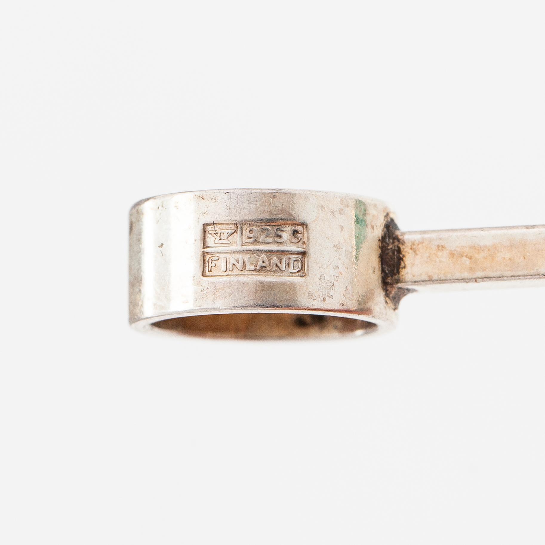 Elis Kauppi, A sterling silver and chalcedony pendant. Kupittaan kulta, Turku.