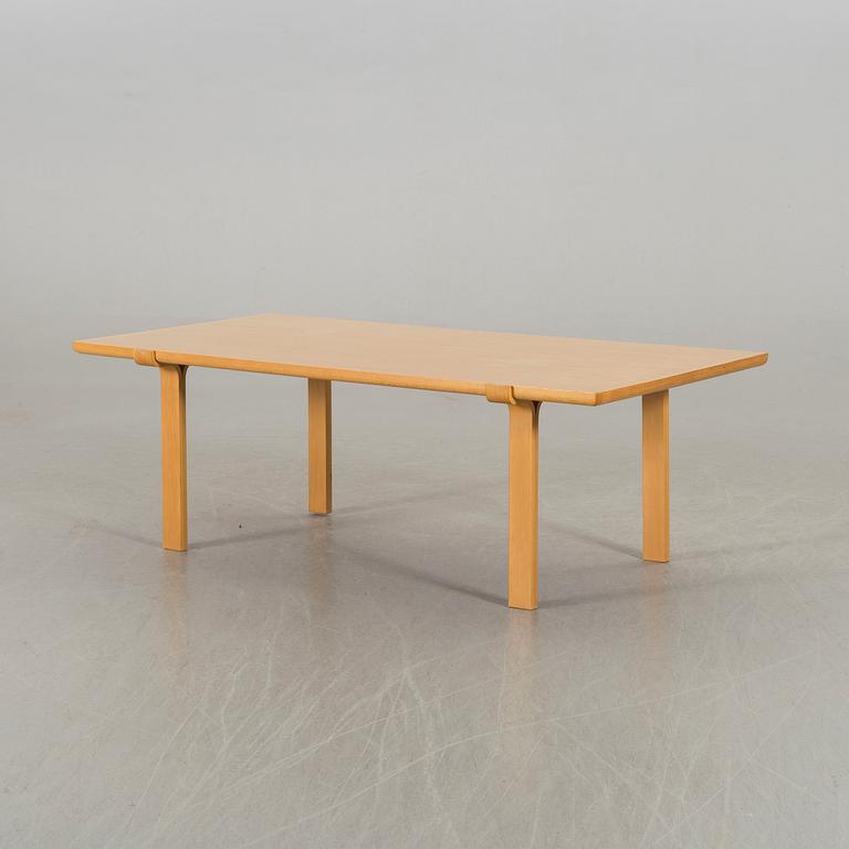 PETER HVIDT & ORLA MØLGAARD NIELSEN, a coffee table for Fritz Hansen 1982.