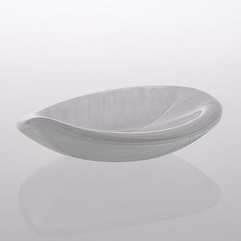 A 'Leaf' (Lehti) dish, model 3337, signed Tapio Wirkkala - Iittala.