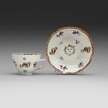 An armorial cup with stand Qing dynasty, Qianlong (1736-95), ca 1760.