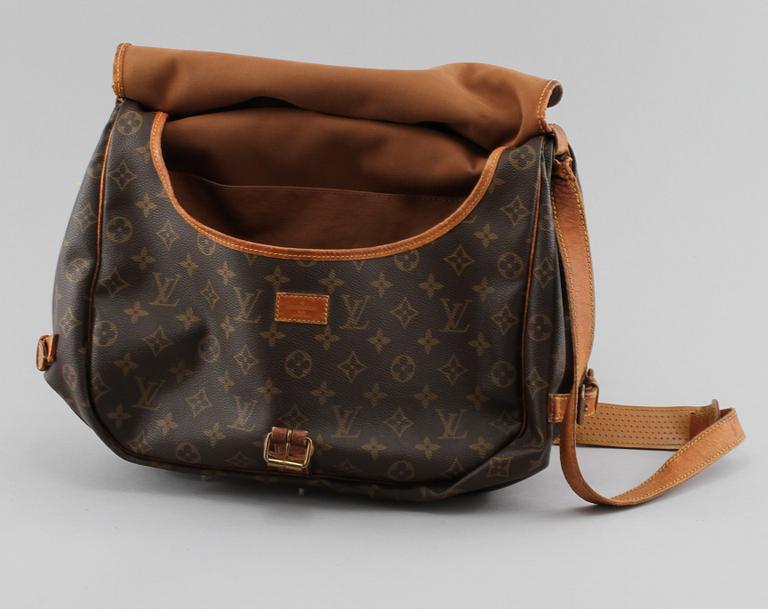 AXELREMSVÄSKA, Saumur 35, Louis Vuitton.