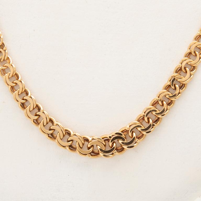 An 18K gold Bismarck-link necklace.