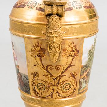 A RUSSIAN URN, bronze and porcelain, first half of the 19th century.